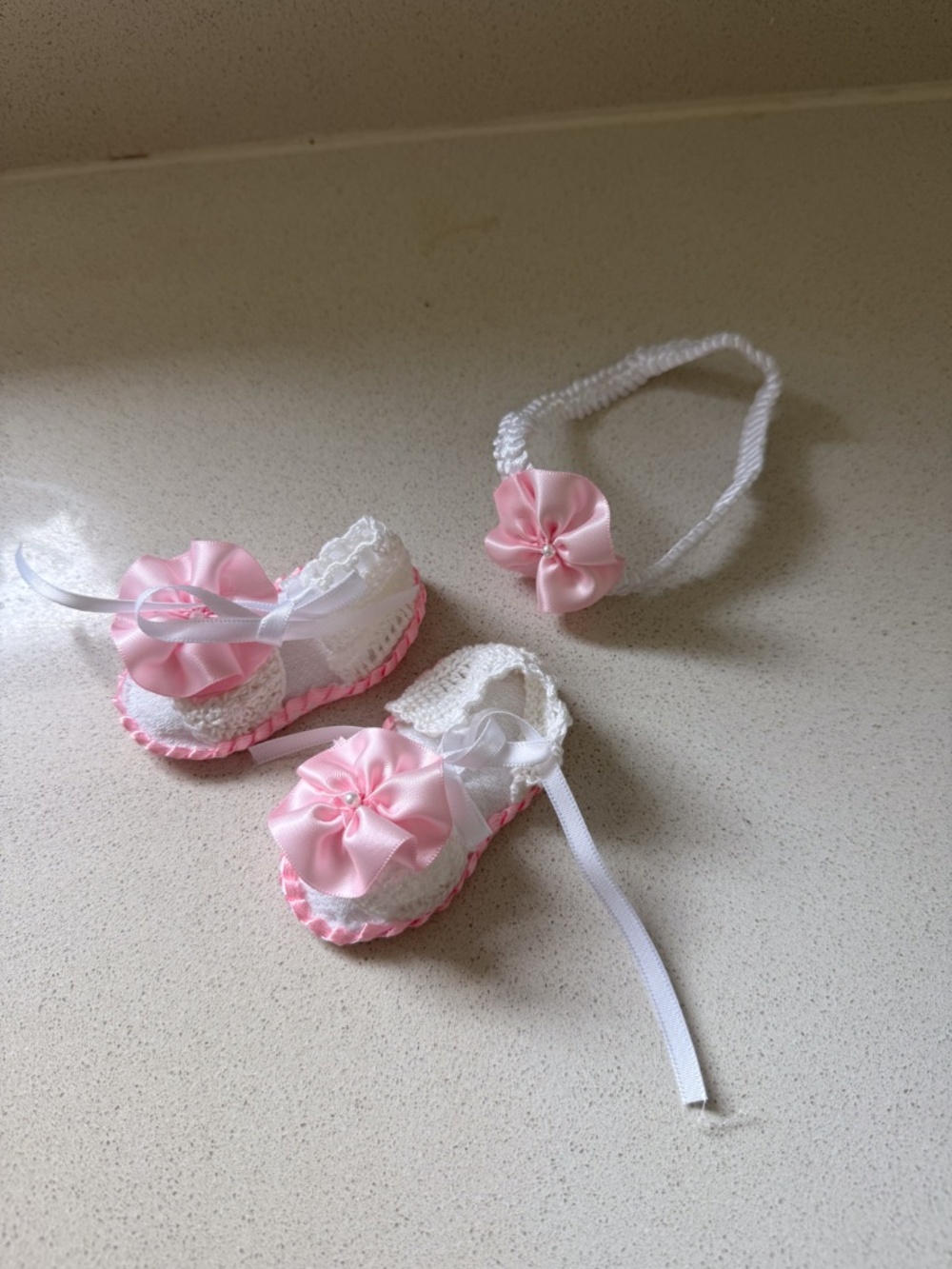 Newborn girl crochet shoes and hairband